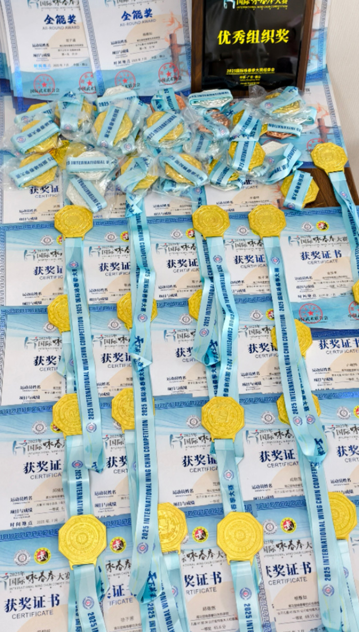 AA, 的雲五堂就, 示平台
