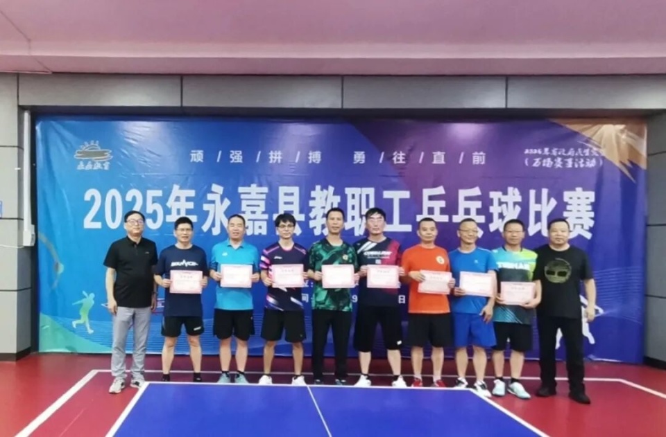 耕耘于三尺, 育系统的深 耕耘于三尺, 育系统的深